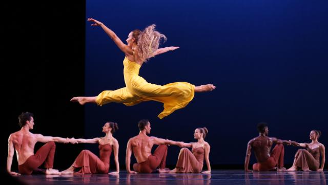 Un momento de 'Diversion of Angels', de la compañía de danza Martha Graham. Foto: Melissa Sherwood / Martha Graham Dance Company