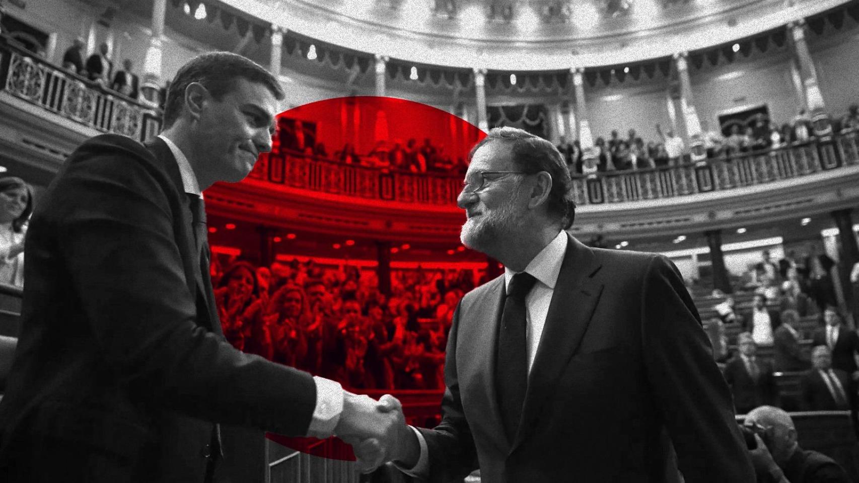 Rajoy estrecha la mano de Sánchez tras la moción de censura que le apartó del Gobierno hace ahora siete años.