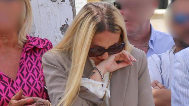 Rocío Flores, en el funeral de su abuela, Rocío Jurado, celebrado en Chipiona.