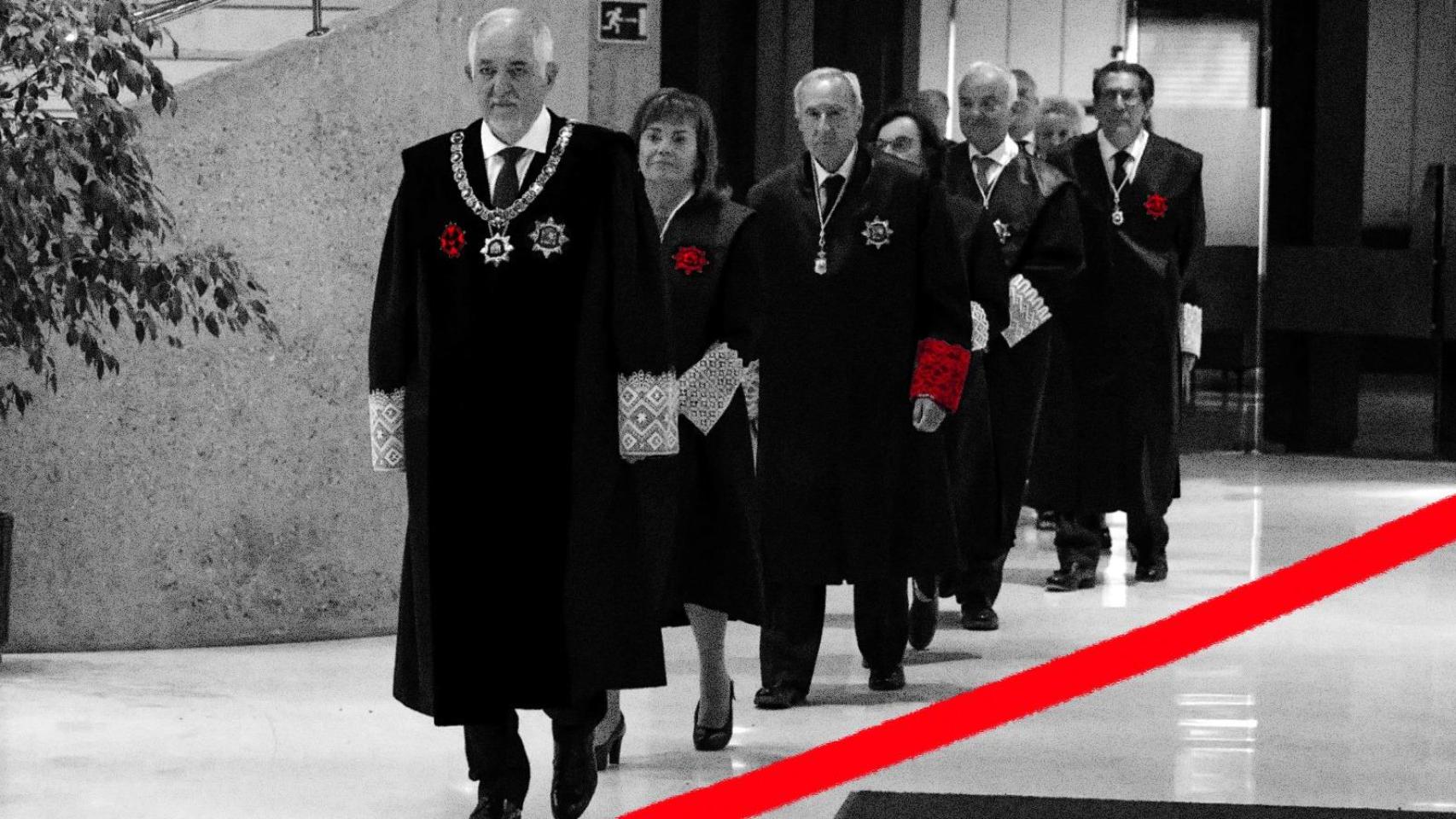 El presidente del TC, Cándido Conde-Pumpido, y los magistrados se dirigen al salón de actos el pasado 6 de septiembre, para la toma de posesión de José María Macías./
