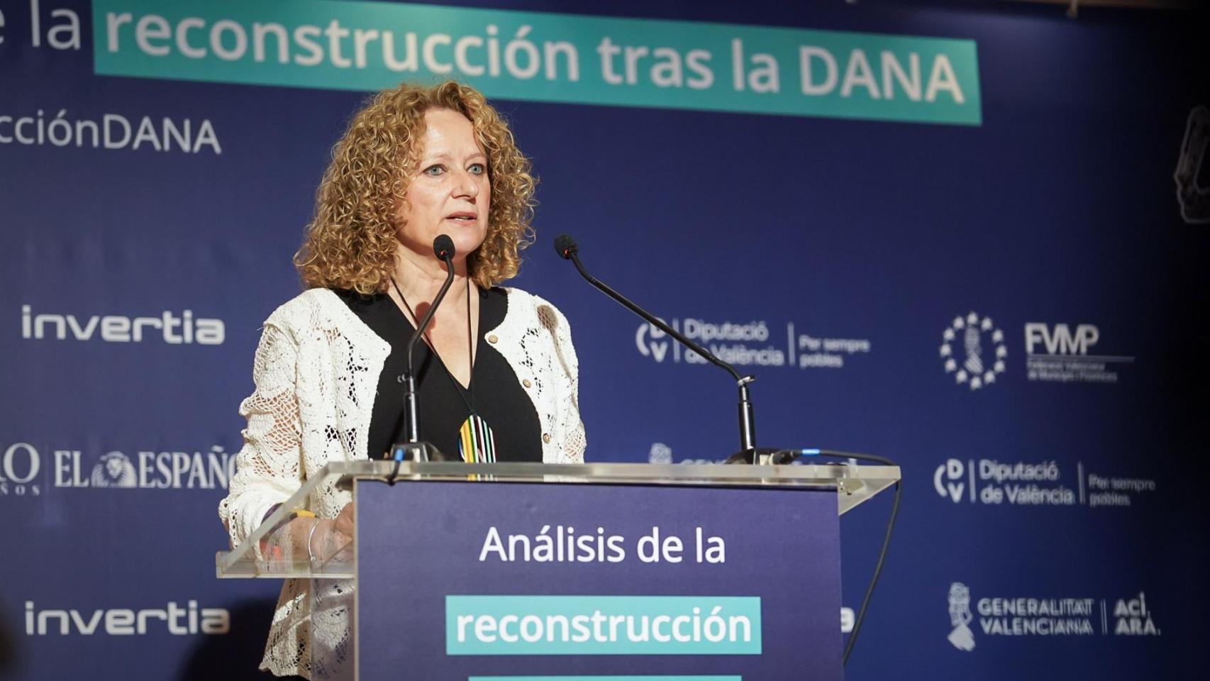 Amparo Folgado, alcaldesa de Torrent, durante el Análisis de la reconstrucción tras la dana.