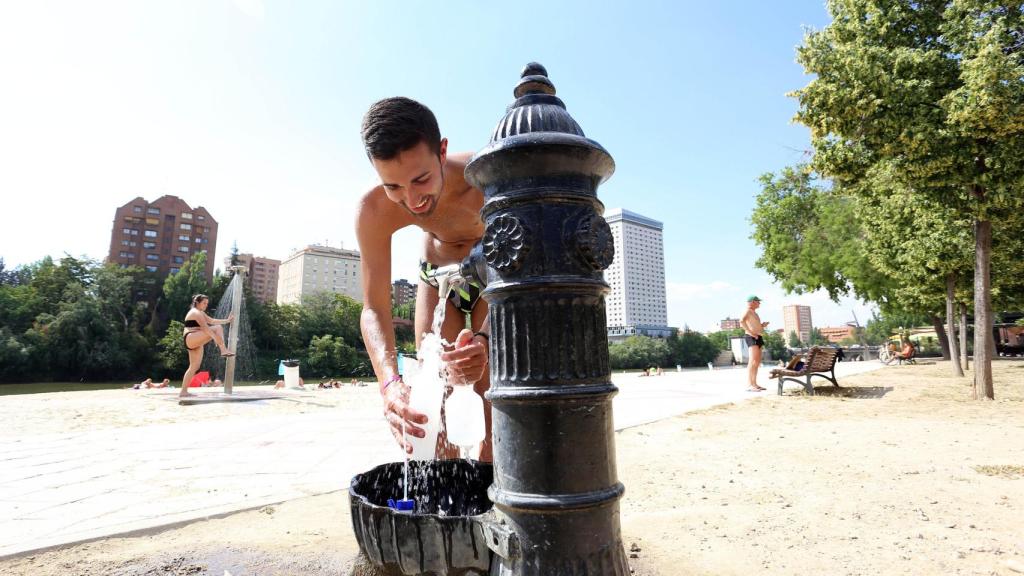 La Playa de las Moreras, en Valladolid, durante una ola de calor.