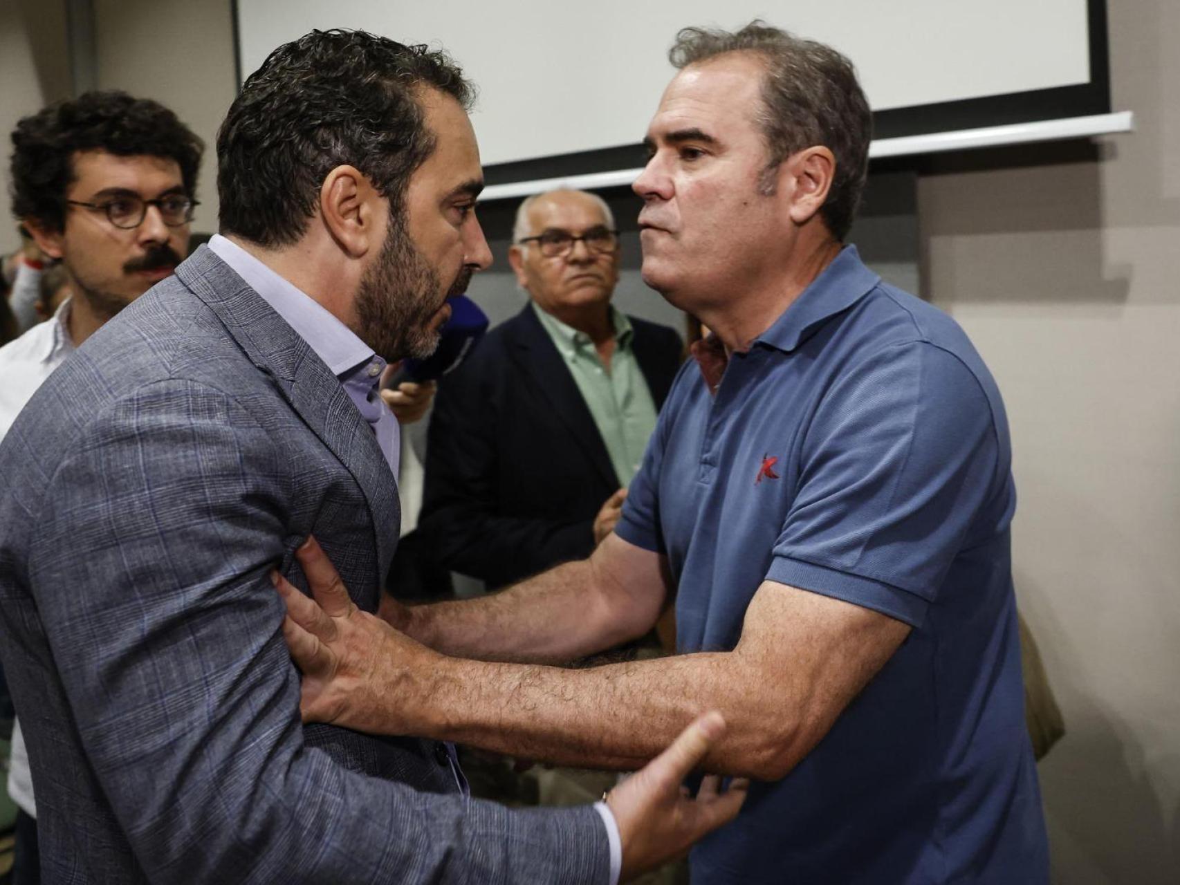 Pérez Dolset, el empresario fontanero, empuja a Víctor de Aldama.