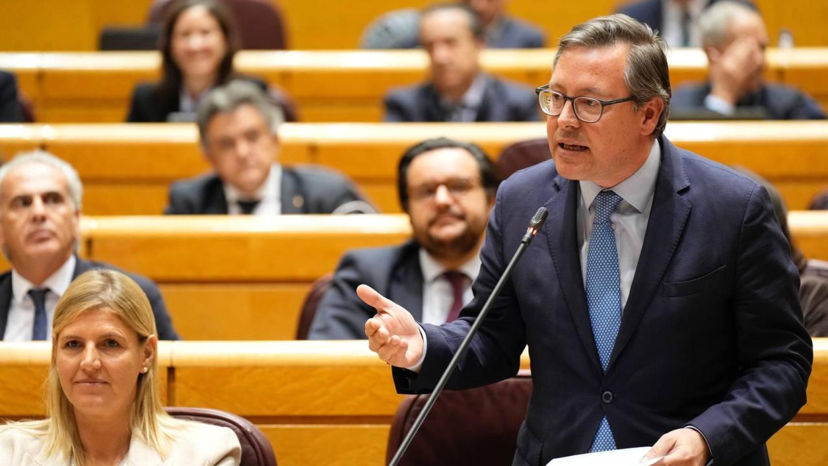 Alfonso Serrano en el Senado durante una de sus intervenciones.
