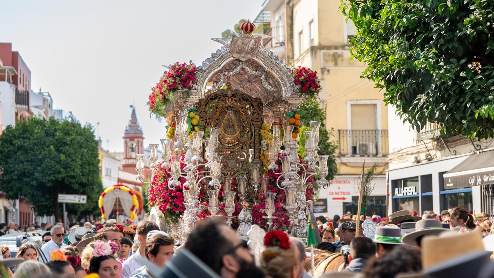 En imágenes, la salida de la Hermandad del Rocío de Triana