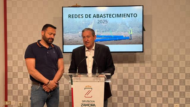 El presidente de la Diputación, Javier Faúndez; y el diputado de Obras Municipales, Manuel Martín