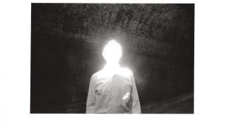 'El hombre iluminado', 1968. Foto: Duane Michals Inc. / Cortesía de Admira Milano