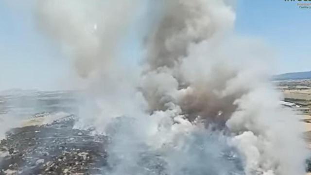 Una imagen aérea del incendio de Menasalbas.