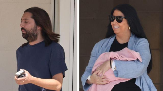 Sara Verdasco y Juan Carmona abandonan la Clínica Ruber Internacional tras el nacimiento de su tercera hija en común.