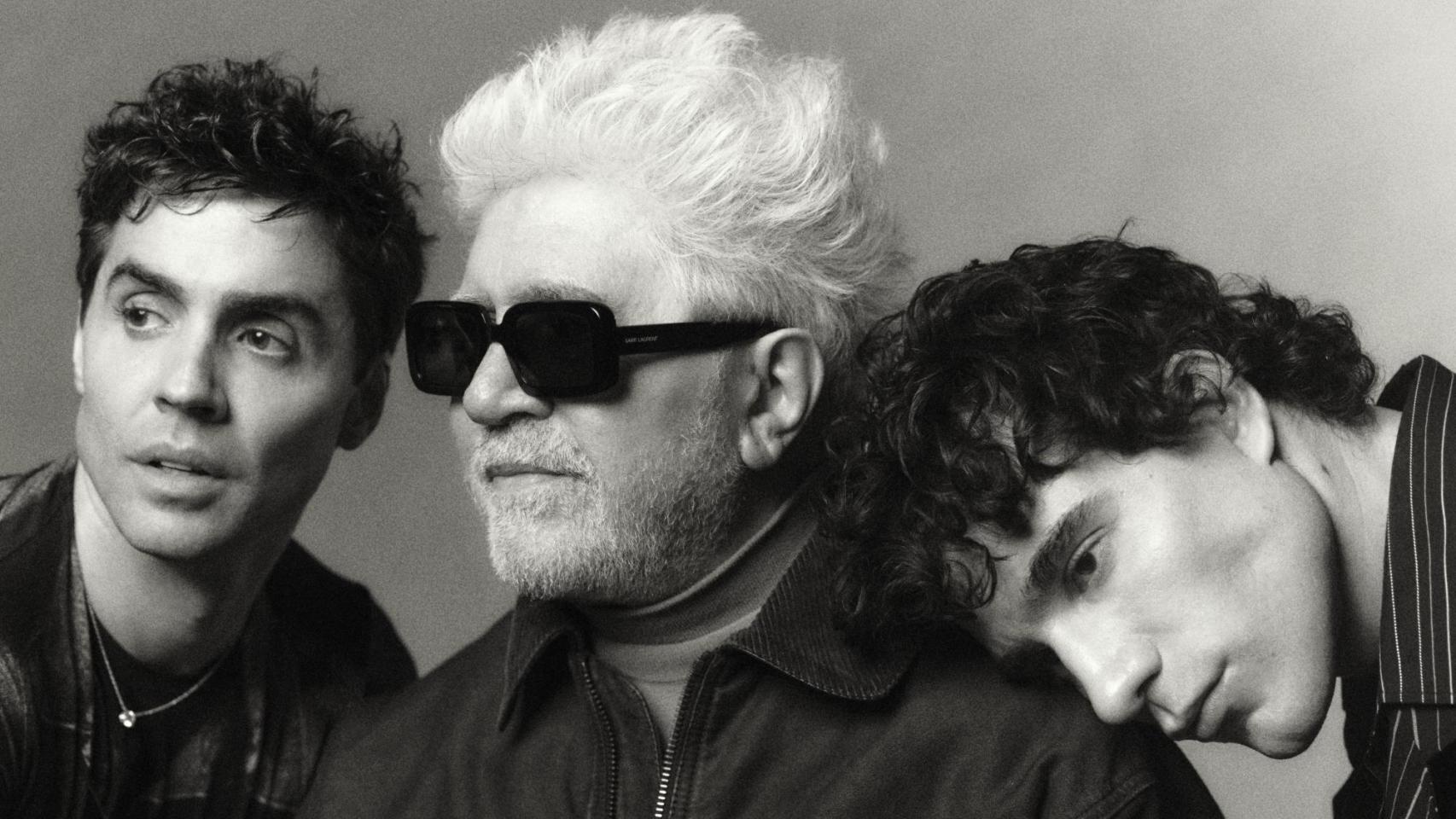 Javier Ambrossi, Pedro Almodóvar y Javier Calvo. Foto: Nerea Garro