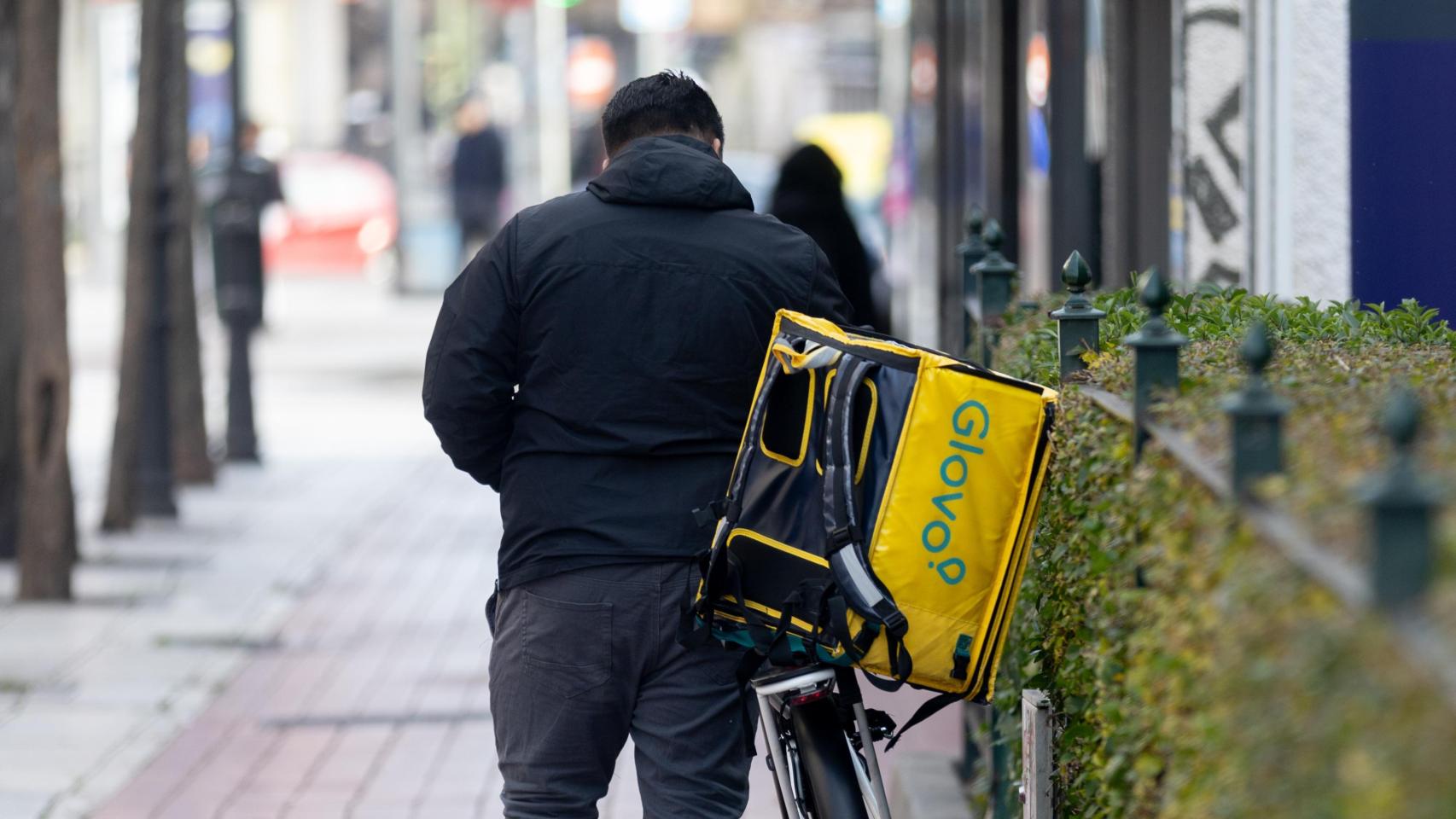 Un repartidor de Glovo en Madrid (España).