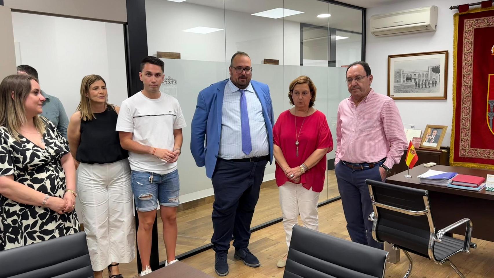 Conchi Cedillo inaugura la remodelación del Ayuntamiento de Valmojado