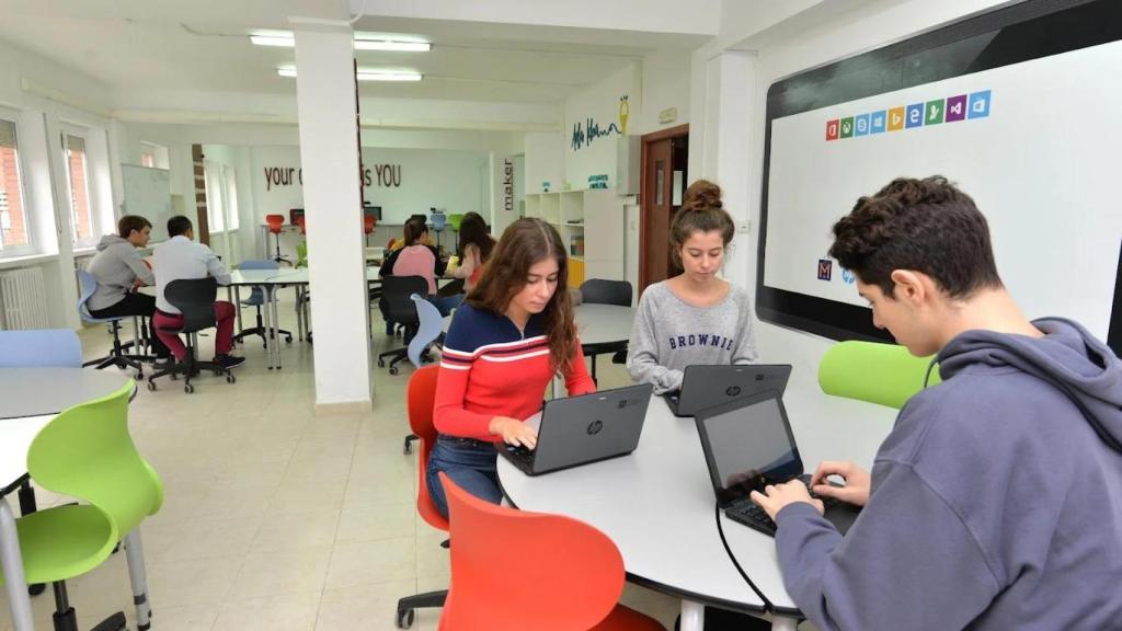 La educación requiere de tecnología, pero sufre por su integración mal entendida.