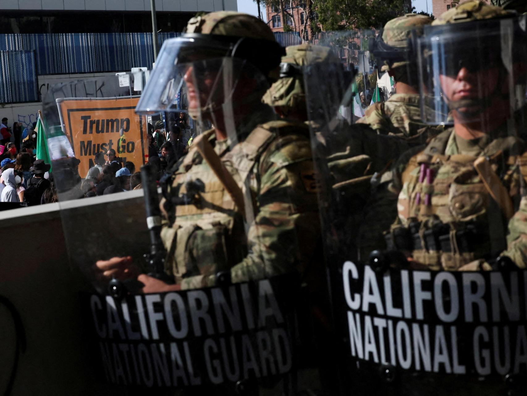 Miembros de la Guardia Nacional, ayer, en Los Ángeles.