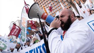 Los médicos del sistema público ante su gran encrucijada