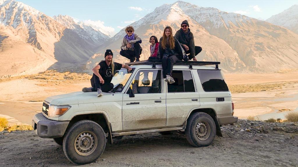 Maria Perles y amigos, durante el viaje.