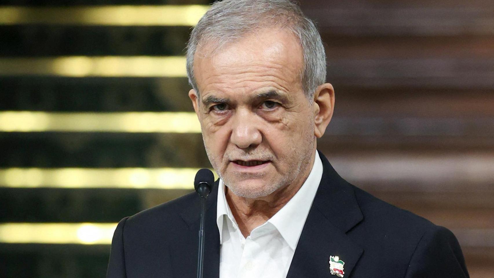 El presidente iraní, en una rueda de prensa conjunta con su homólogo pakistaní en Teherán.