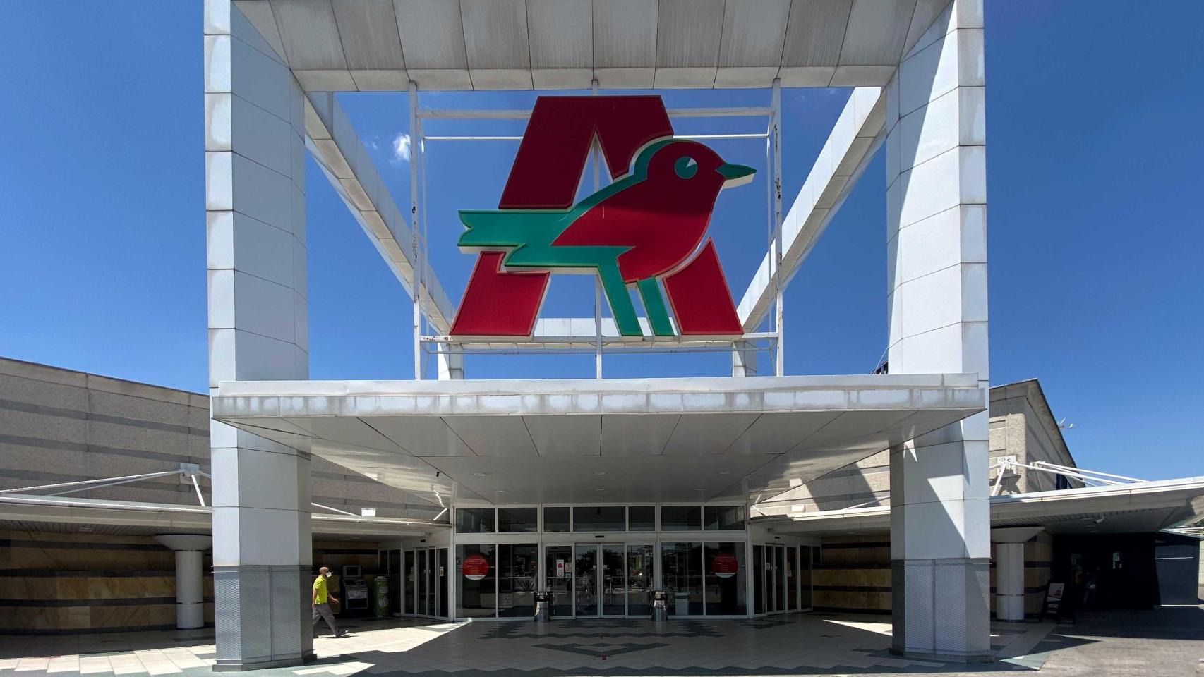 Entrada a una tienda de Alcampo en Alcorcón.