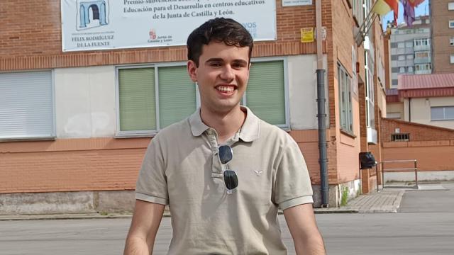 Álvaro Renedo, la mejor nota de la EBAU en Burgos, en el instituto en el que ha estudiado el Bachillerato