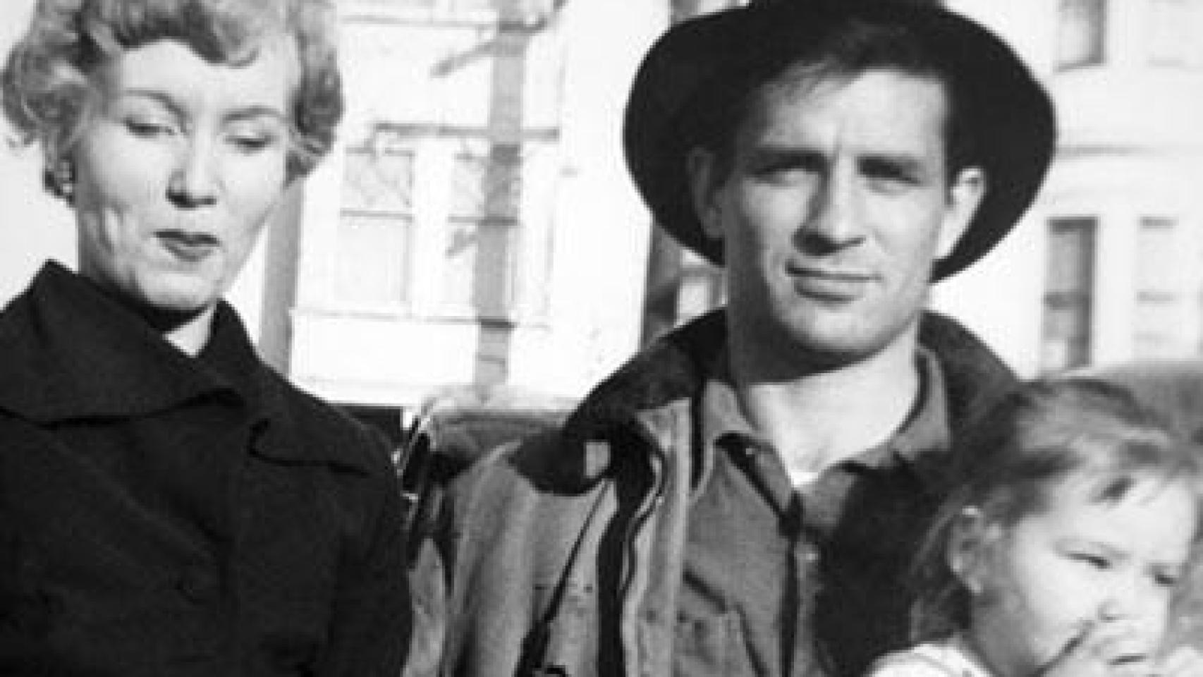 Carolyn y Neal Cassady junto a su hija Jami en 1952. Foto: Beat Museum