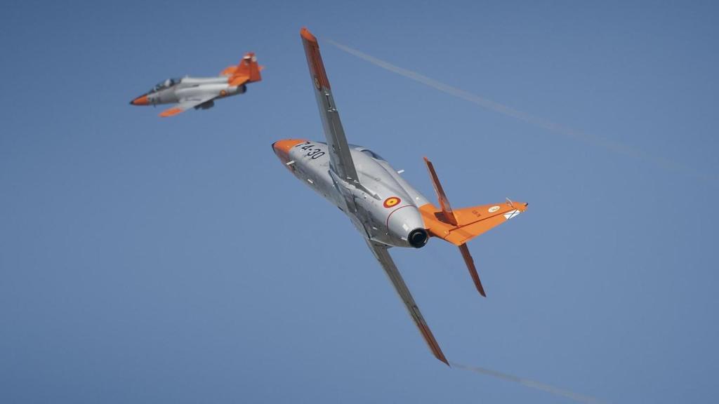 Dos C-101 con los colores antiguos