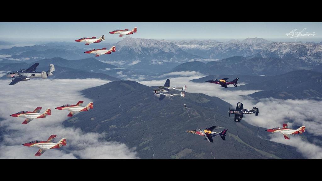 La Patrulla Águila junto a otras aeronaves en una exhibición aérea internacional