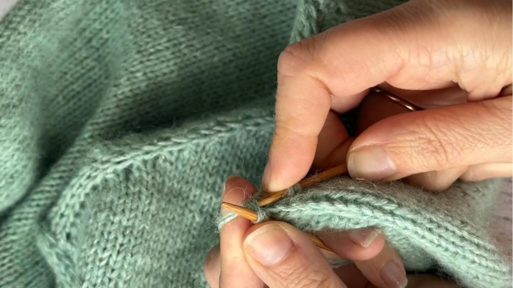 El proceso de producción de una de las prendas de Lalura.