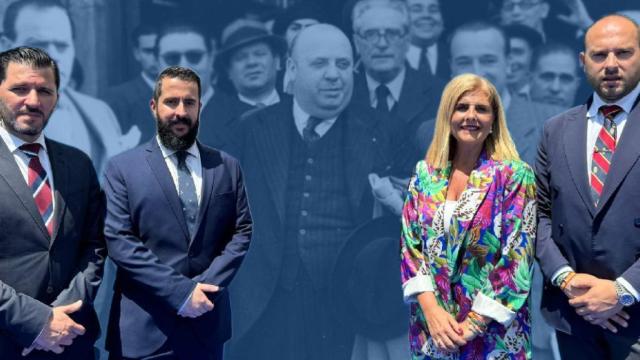 Los concejales de Vox Alicante, Óscar Castillo, Mario Ortolá, Carmen Robledillo y Juan Utrera, sobre una imagen histórica del ministro de la II República, Indalecio Prieto.