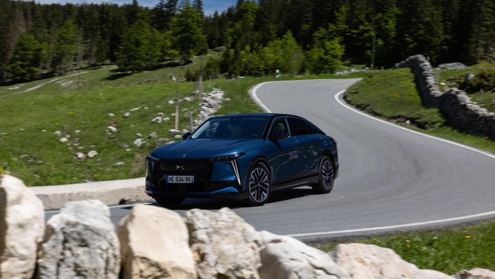 Vista tres cuartos delantera del DS Nº8