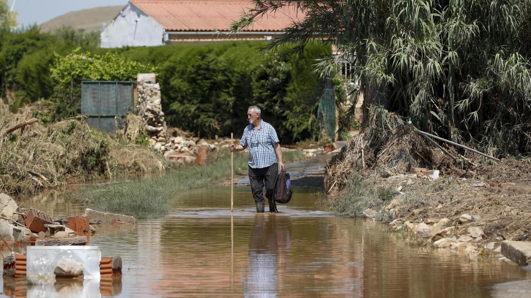 Limpieza de los estragos de las tormentas en Azuara
