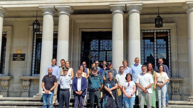 Imagen del minuto de silencio en la Subdelegación del Gobierno de Pontevedra.