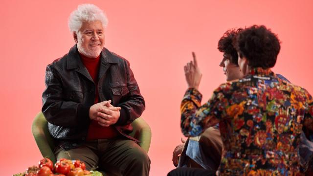 Pedro Almodóvar con Javier Ambrossi y Javier Calvo en 'Pedro x Javis'.