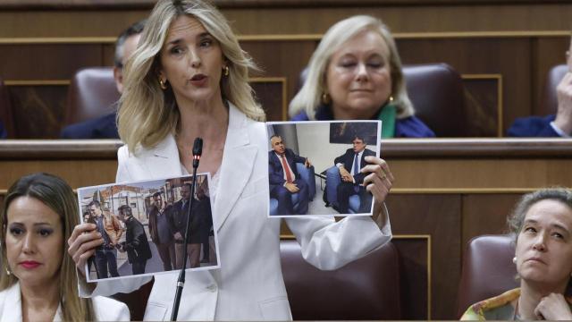 La diputada del PP Cayetana Álvarez de Toledo se dirige al ministro de Justicia, Félix Bolaños en la sesión de control.