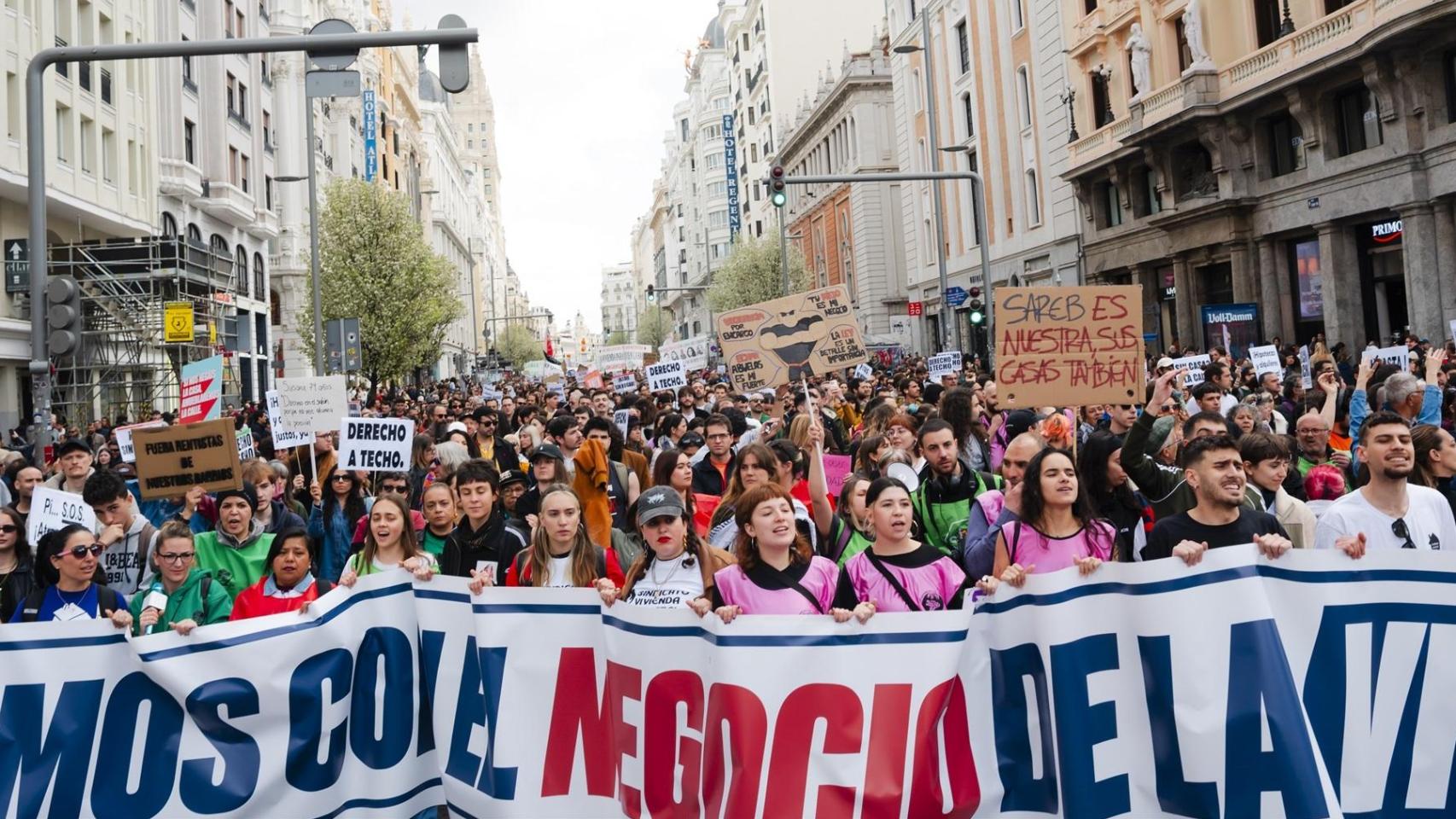 Jóvenes se manifiestan por el derecho a la vivienda el pasado abril en Madrid.