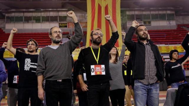 El Consejo Político de la CUP en 2017. De izquierda a derecha: Antonio Baños, Benet Salellas, y Albert Botran. Al fondo, Anna Gabriel.