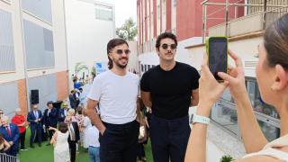 Dani (i) y 'Jota' (d), guitarrista y batería de Arde Bogotá, este jueves, antes de la entrevista con EL ESPAÑOL.