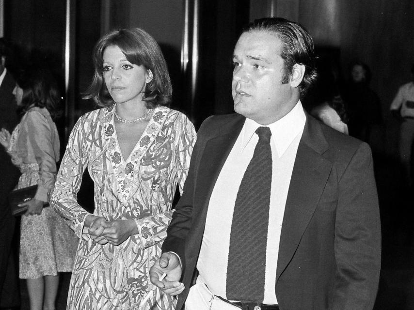 Christina Onassis con su segundo marido, Alexander Andreadis, en el hotel Hilton de Atenas, en 1977.