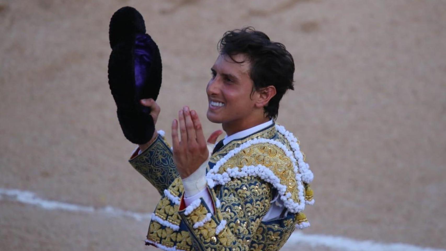 Las fotos del llenazo en la corrida del Corpus de Toledo, con Roca Rey abriendo la puerta grande