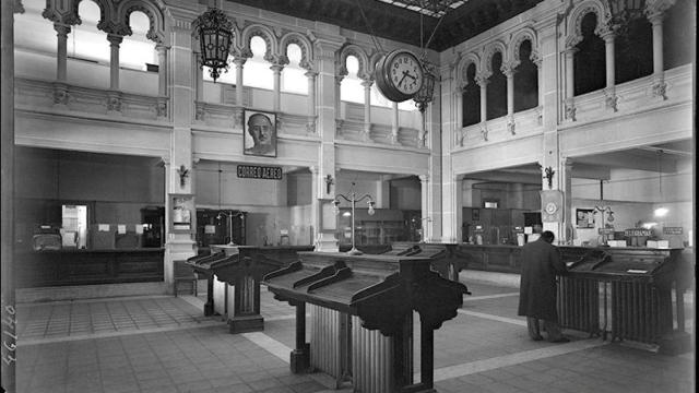 El patio de operaciones del edificio de Correos.