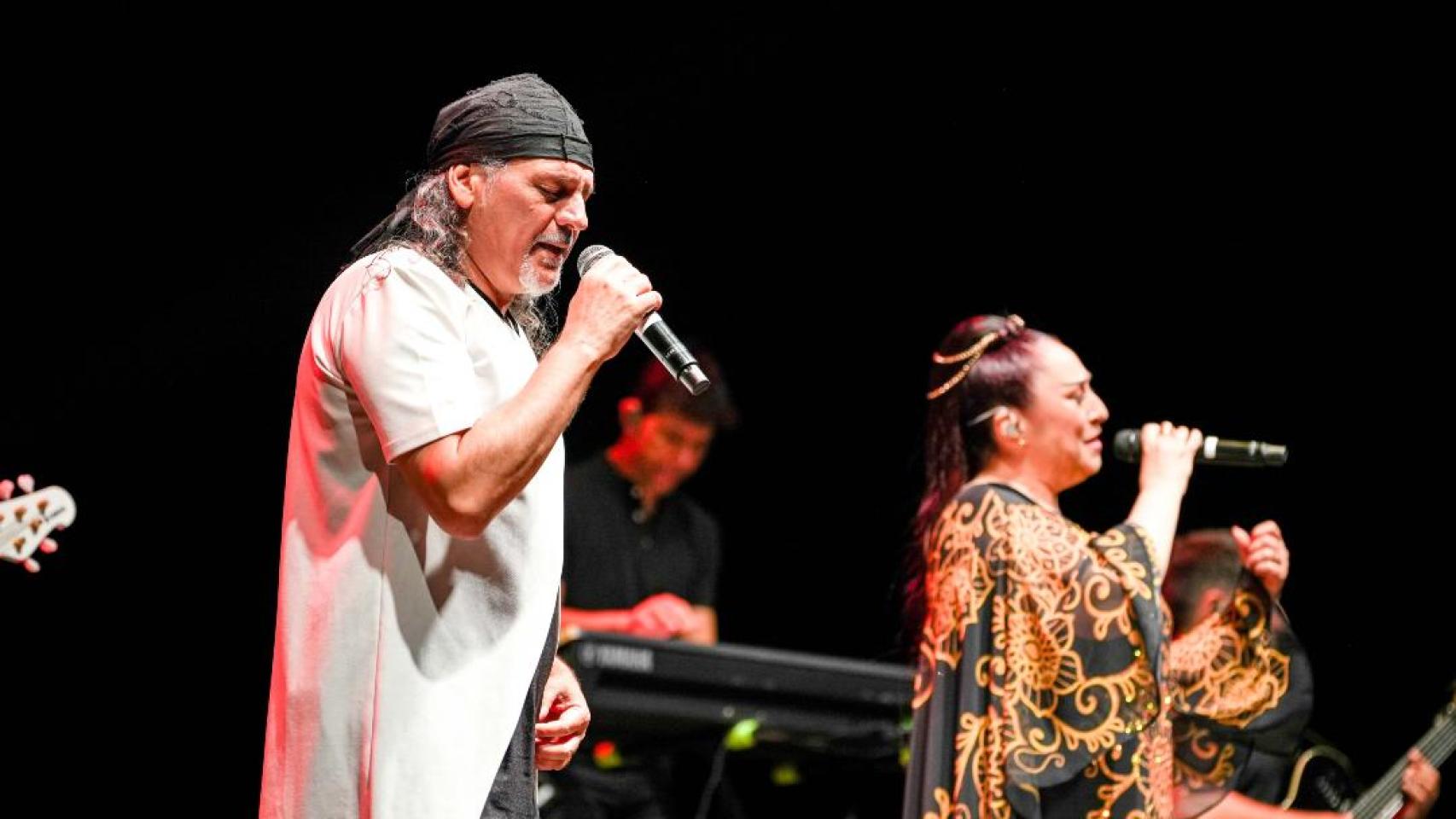 El grupo Camela en un concierto.