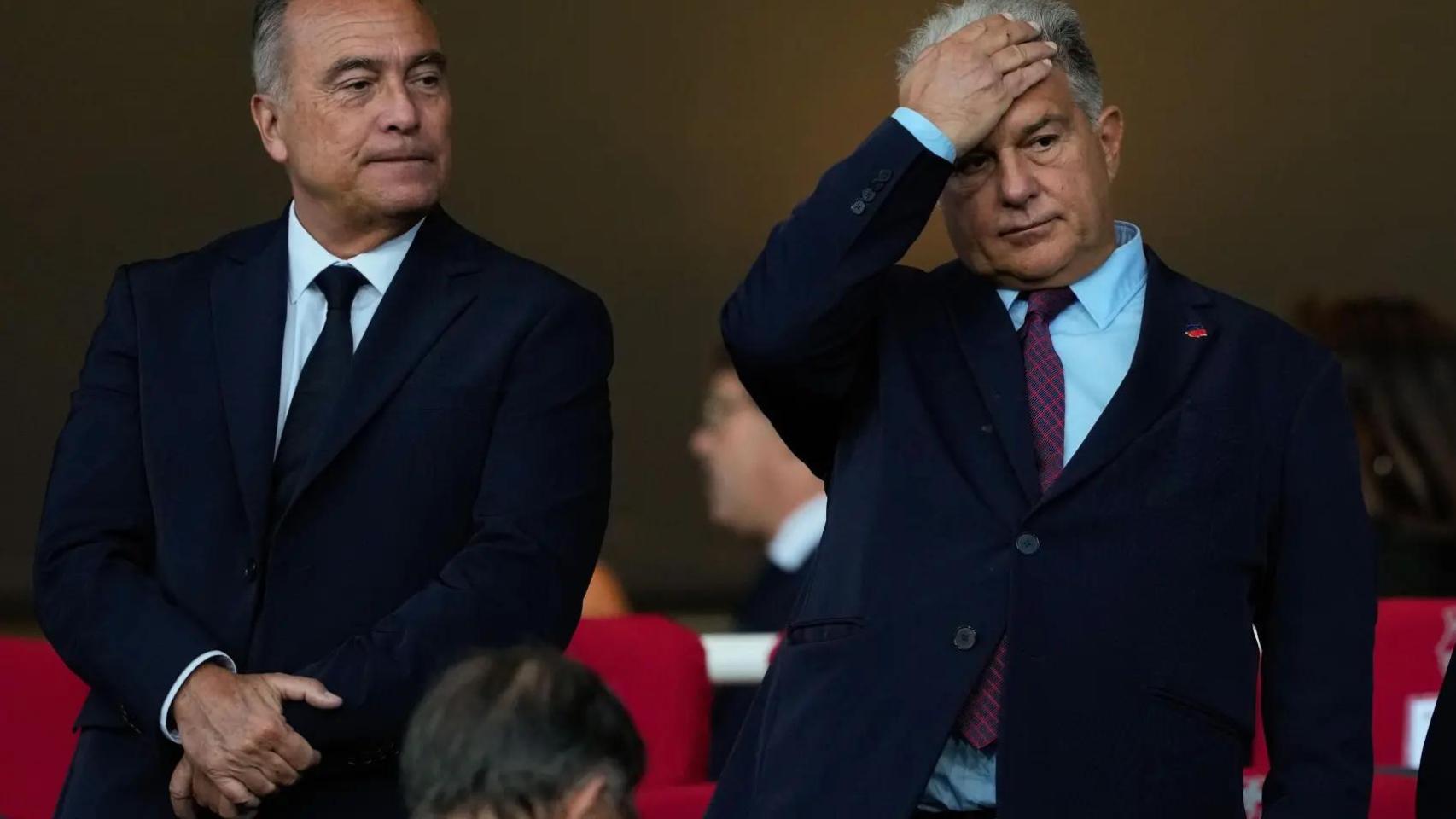 El presidente del Barça, Joan Laporta, y el vicepresidente deportivo, Rafa Yuste, durante el Inter-Barça