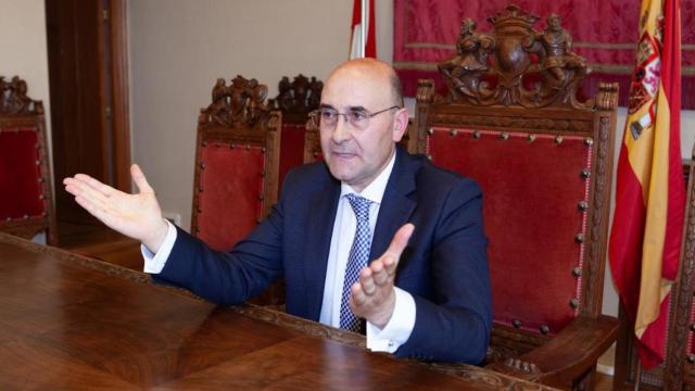 El alcalde de Ágreda (Soria), Jesús Manuel Alonso, durante la entrevista con EL ESPAÑOL.