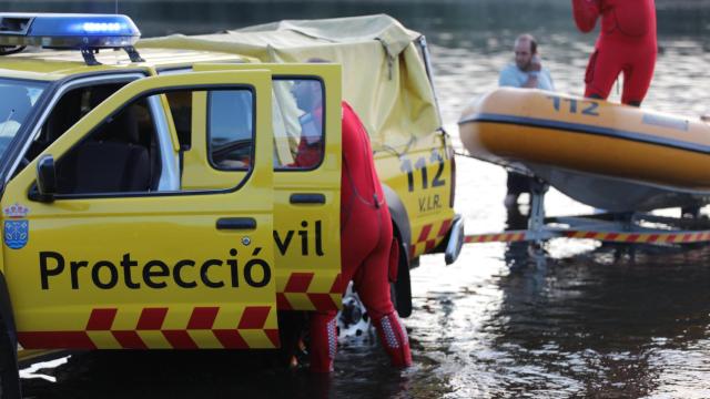 Labores de búsqueda en el río Tormes a su paso por Alba