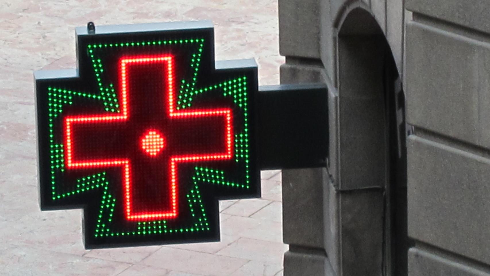 La cruz verde, señal de una farmacia.