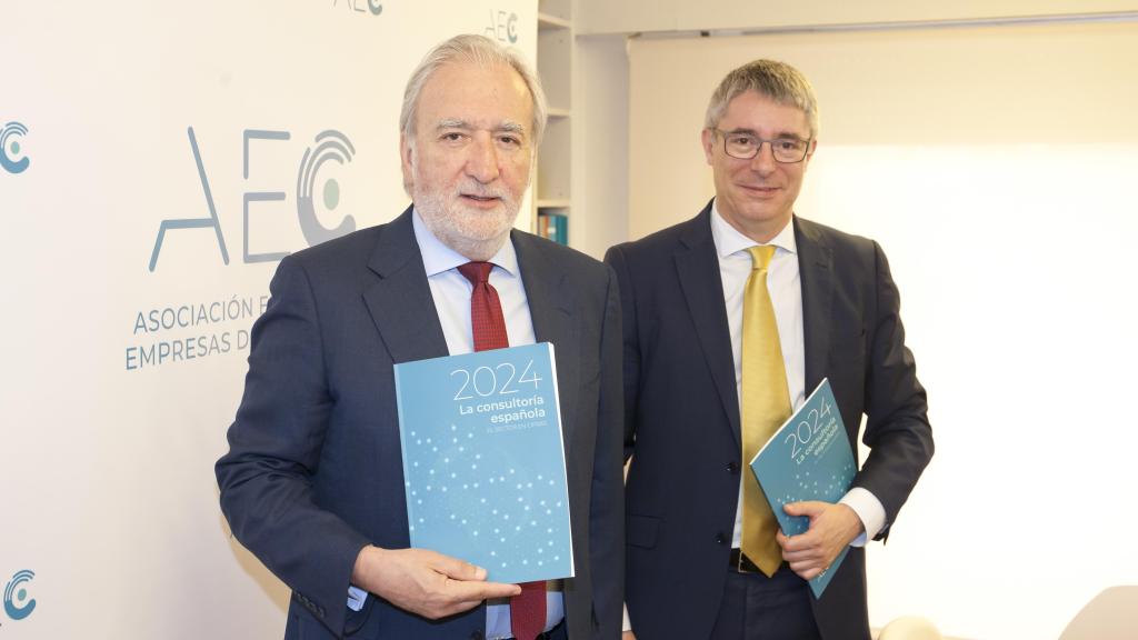 José María Beneyto, presidente, y Jordi Casals, director general de la Asociación Española de Empresas de Consultoría (AEC) en la presentación del informe anual de 2024.
