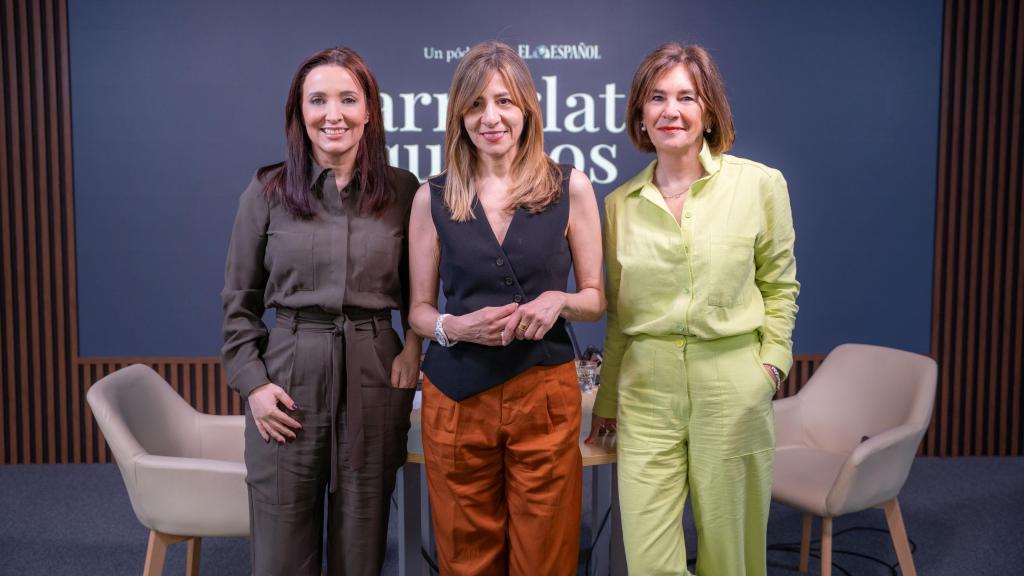 Cruz Sánchez de Lara y Charo Izquierdo, junto a la entrevistada de esta semana.