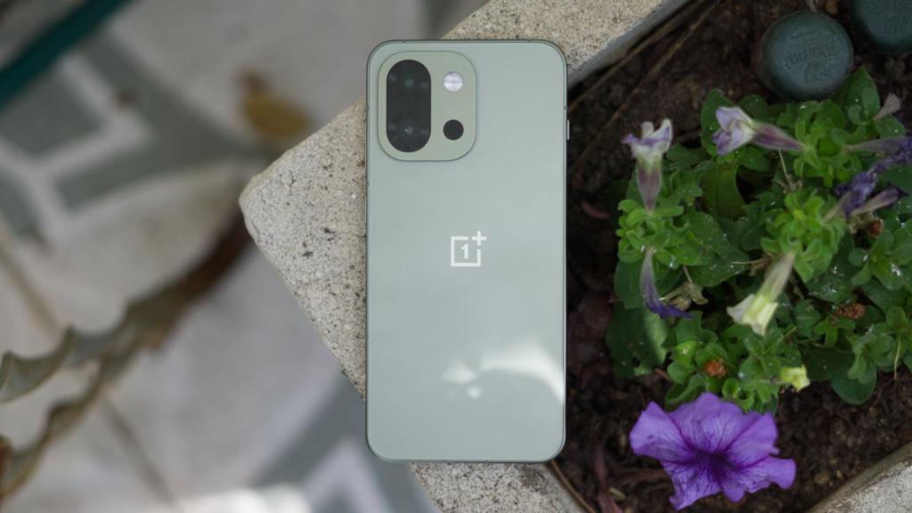 OnePlus 13s color verde