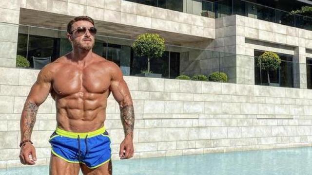 Tras su paso por las FDI, Robert Shpolansky da clases de entrenamiento personal.