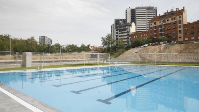 Vista de la piscina del CDM Paseo de la Dirección de Tetuán.