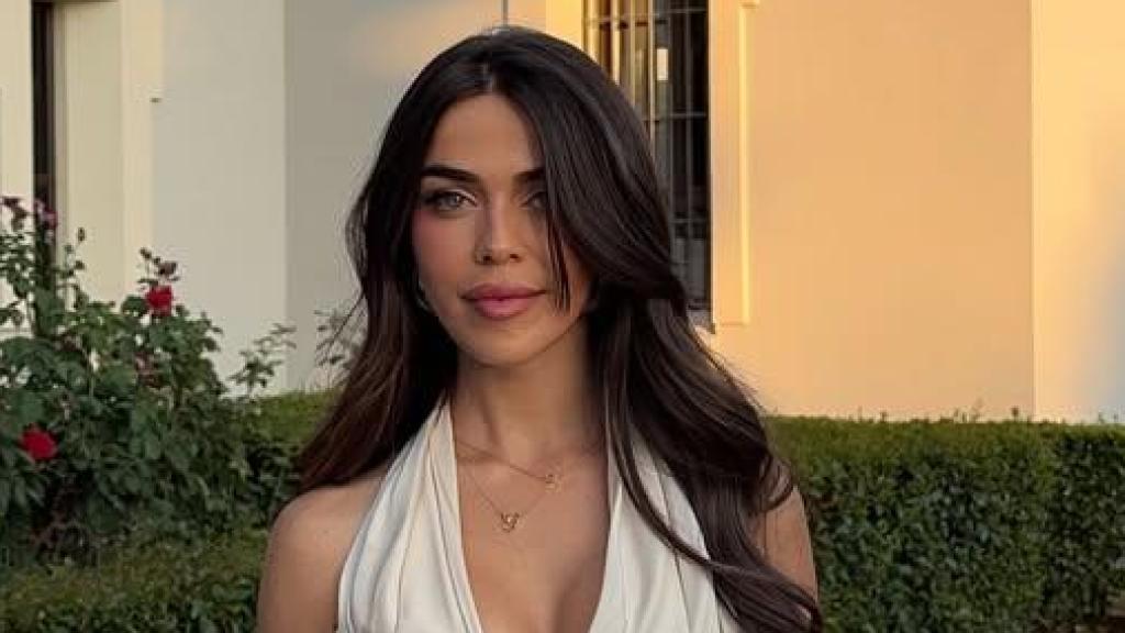 Violeta Mangriñán con un diseño de Casoná.